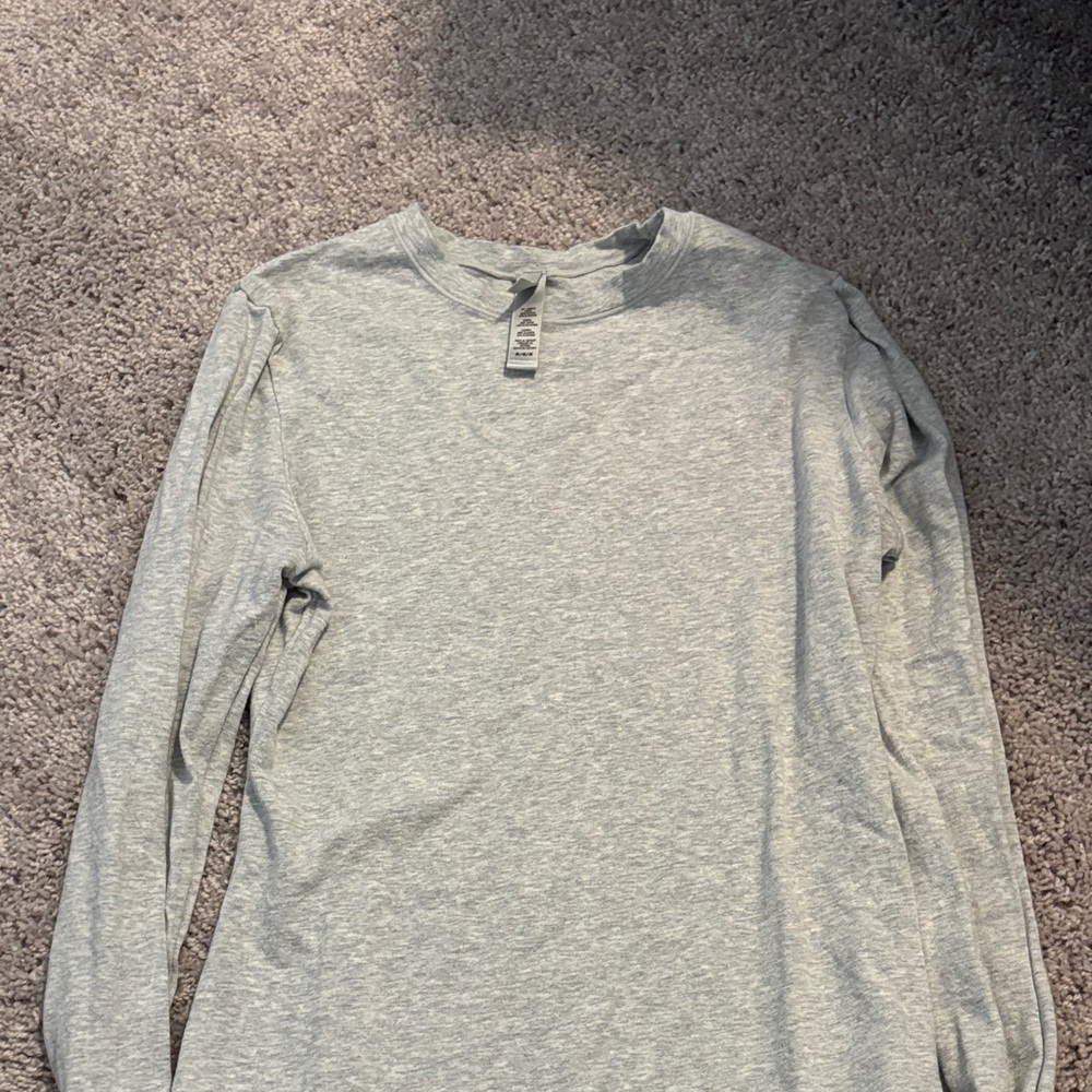 SKIMS LONGSLEEVE COTTON JERSEY TEE IN LIGHT HEATHER GREY